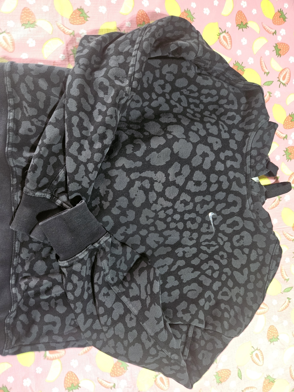 Nike Womens Black & Gray Leopard Print Hoodie